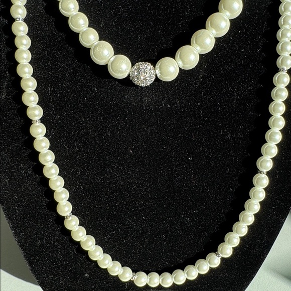 WHBM Dual strand pearl and rhinestone necklace - Picture 5 of 5